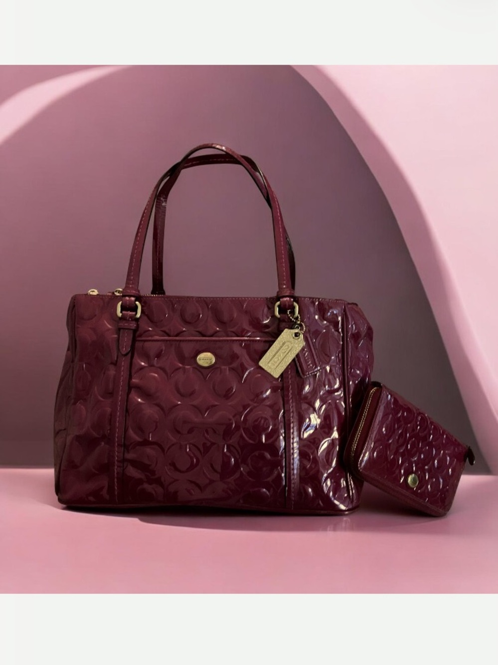 IN BEAUTIFUL CONDITION! COACH PEYTON OP ART JORDAN PATENT CARRYALL TOTE & WALLET